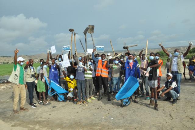 Cleaning campaign at Catumbela by Madaleno Satumbo Constantino Mandy